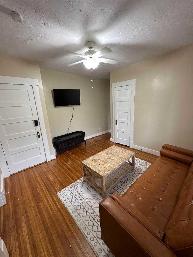 Centrally Located Beechmont Beauty - Photo 2