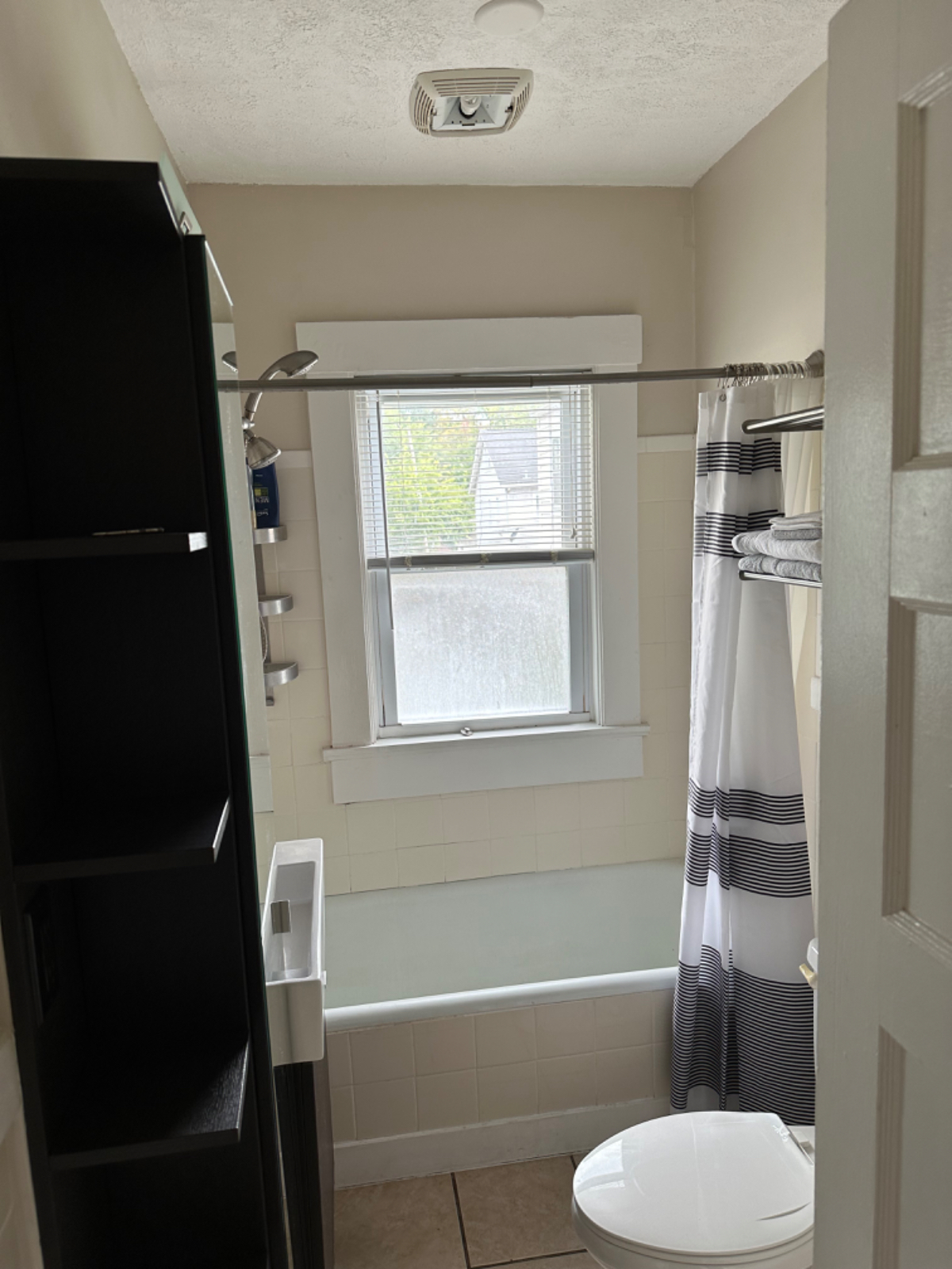 Centrally Located Beechmont Beauty - Photo 8