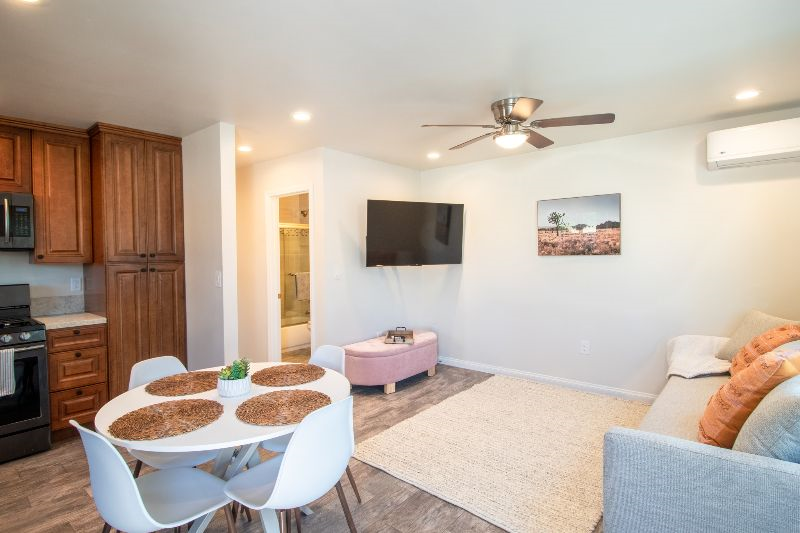 Private 2BR ADU w/ Workspace, Near Major Hospitals, Beaches & UCSD - Photo 5