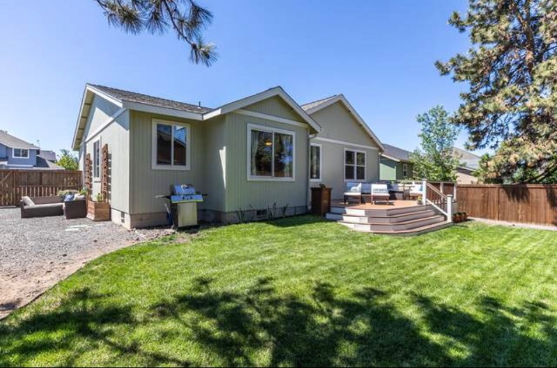 Comfortable Home Central to East and West Bend - Photo 3