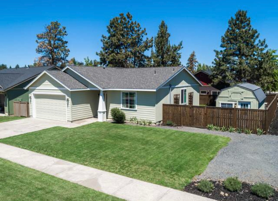 Comfortable Home Central to East and West Bend - Photo 2