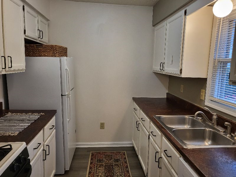 Welcoming 2 bdrm townhouse near Rochester NY hospitals - Photo 5