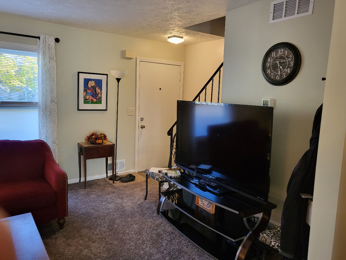 Welcoming 2 bdrm townhouse near Rochester NY hospitals - Photo 2