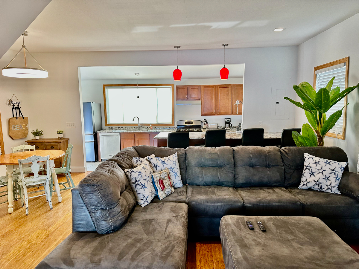 Experience Lakefront Luxury and Serenity in Rochester l Private Beach Resort with Charming Historic  - Photo 7