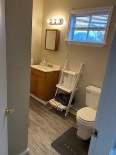 Townhouse within minutes of the hospitals - Photo 1