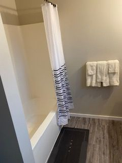Townhouse within minutes of the hospitals - Photo 4