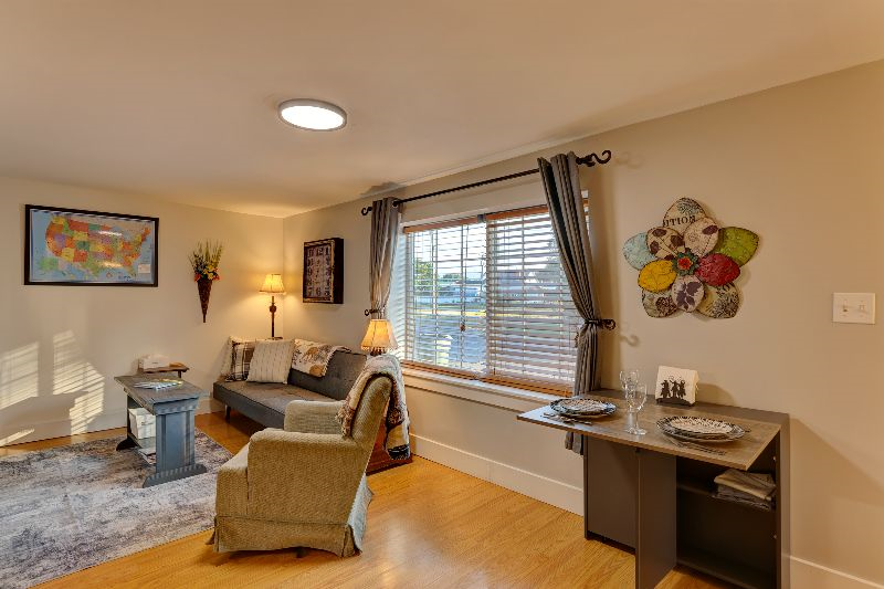 Charming Wyoming Suite Centrally located Stay with Wifi - Photo 3