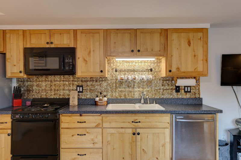 Charming Wyoming Suite Centrally located Stay with Wifi - Photo 5