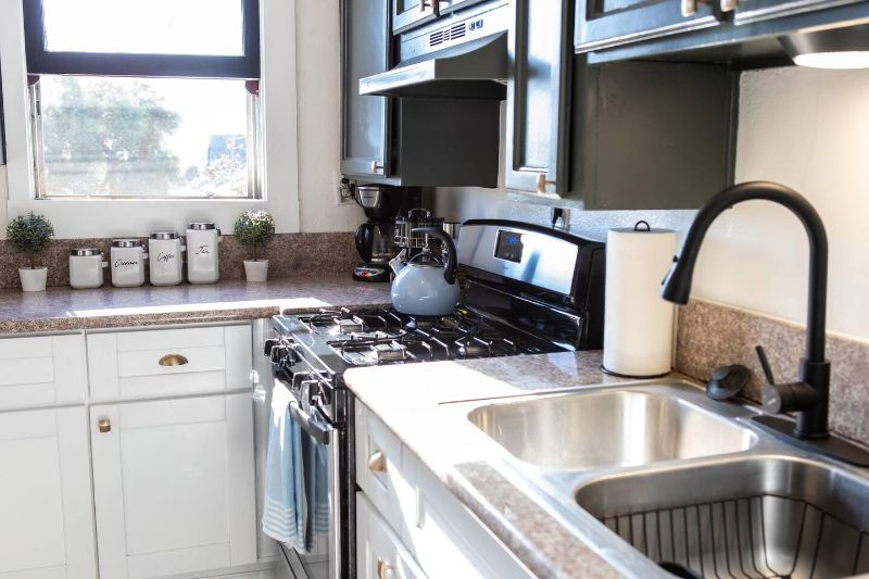 Exquisite Victorian 2BR with One and a half bath in Barrio Logan - Photo 5