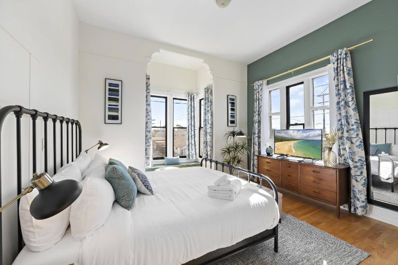 Exquisite Victorian 2BR with One and a half bath in Barrio Logan - Photo 6