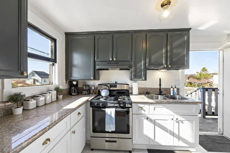 Exquisite Victorian 2BR with One and a half bath in Barrio Logan - Photo 4