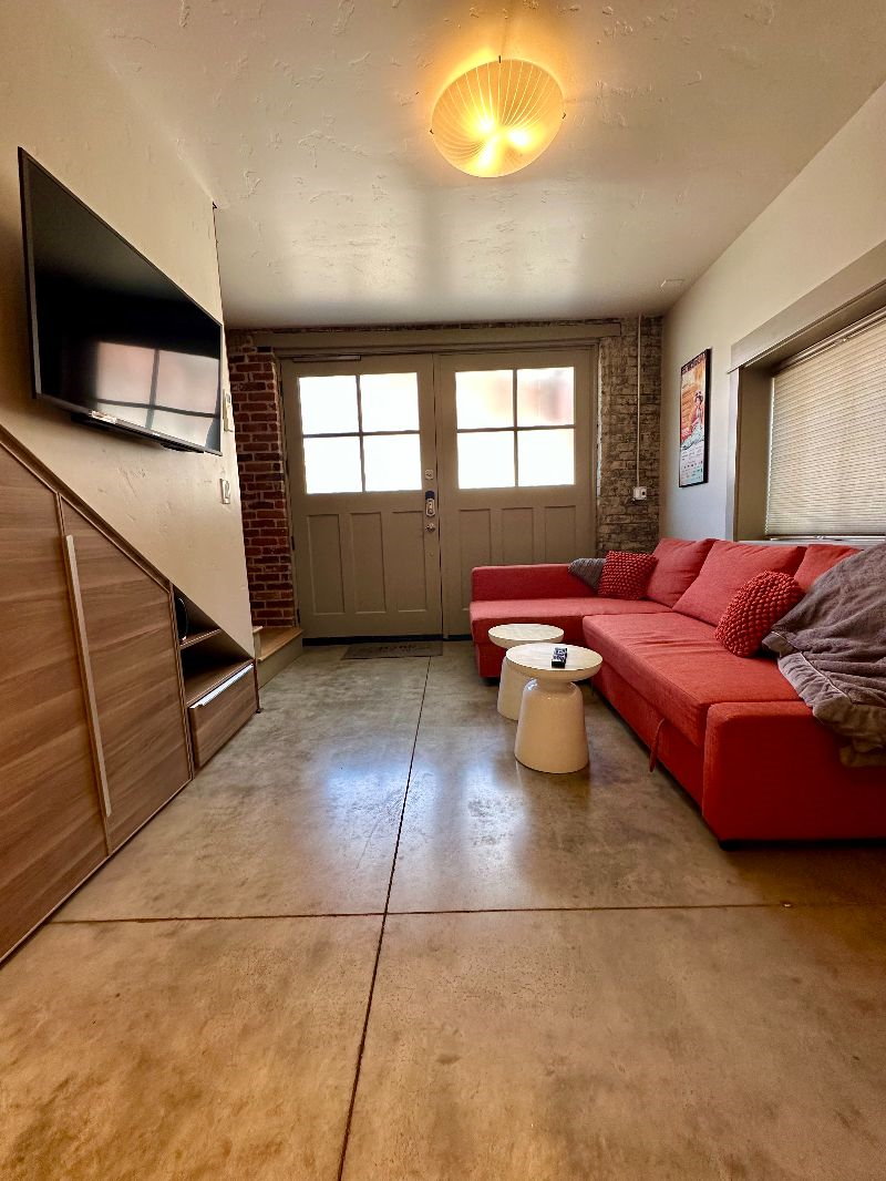 Renovated Carriage House in Downtown Boise - Fully Furnished - Photo 4