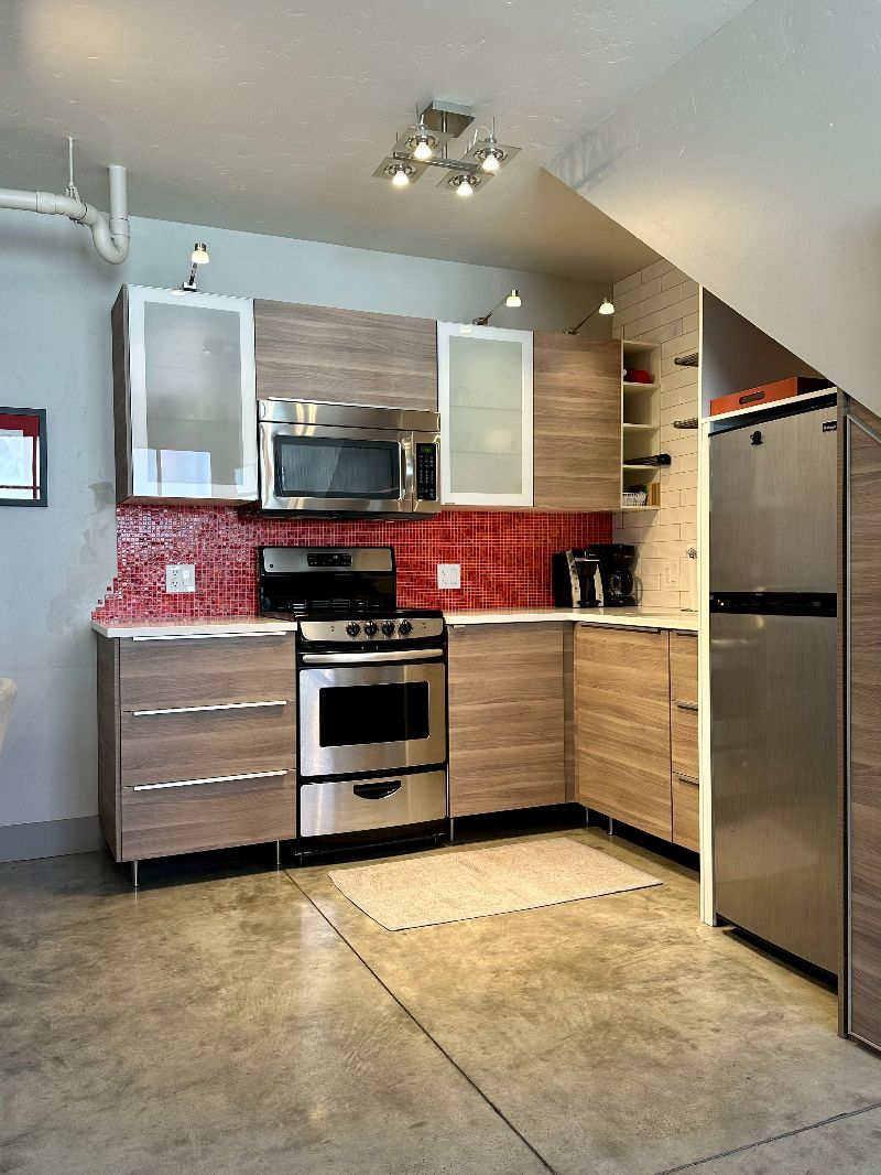 Renovated Carriage House in Downtown Boise - Fully Furnished - Photo 6