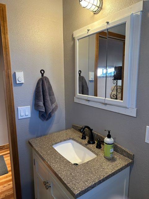 Studio with Mountain Feel / 8 Min from St Charles Hospital - Photo 5