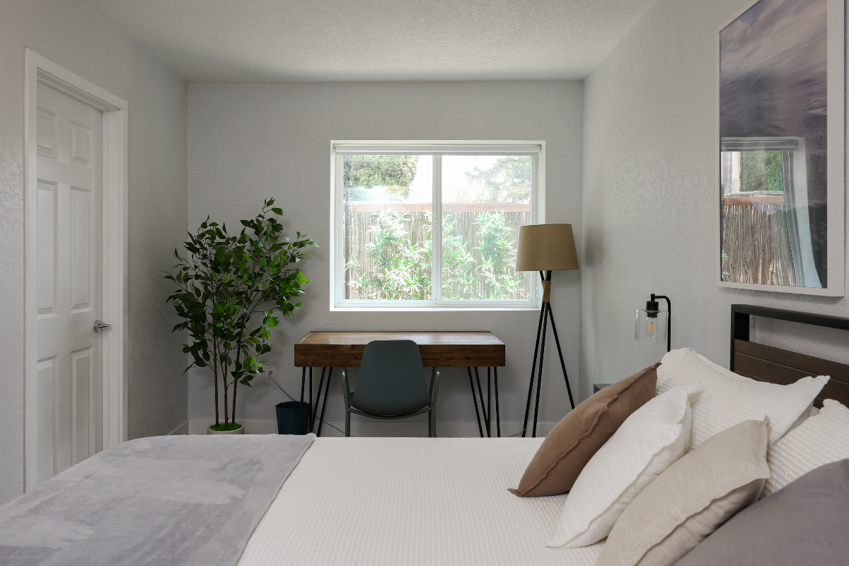 Newly Renovated 1/1 Pool House Apartment in North Park - Photo 5