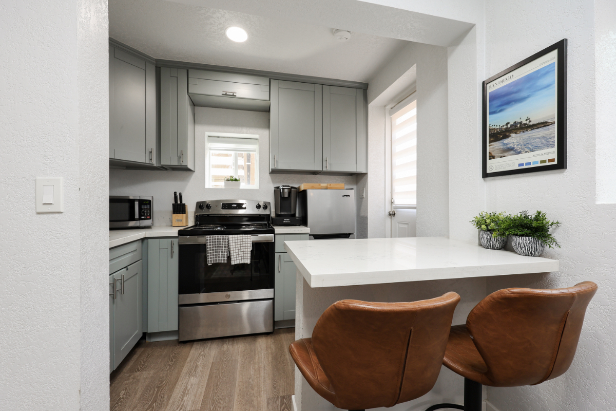 Newly Renovated 1/1 Pool House Apartment in North Park - Photo 2