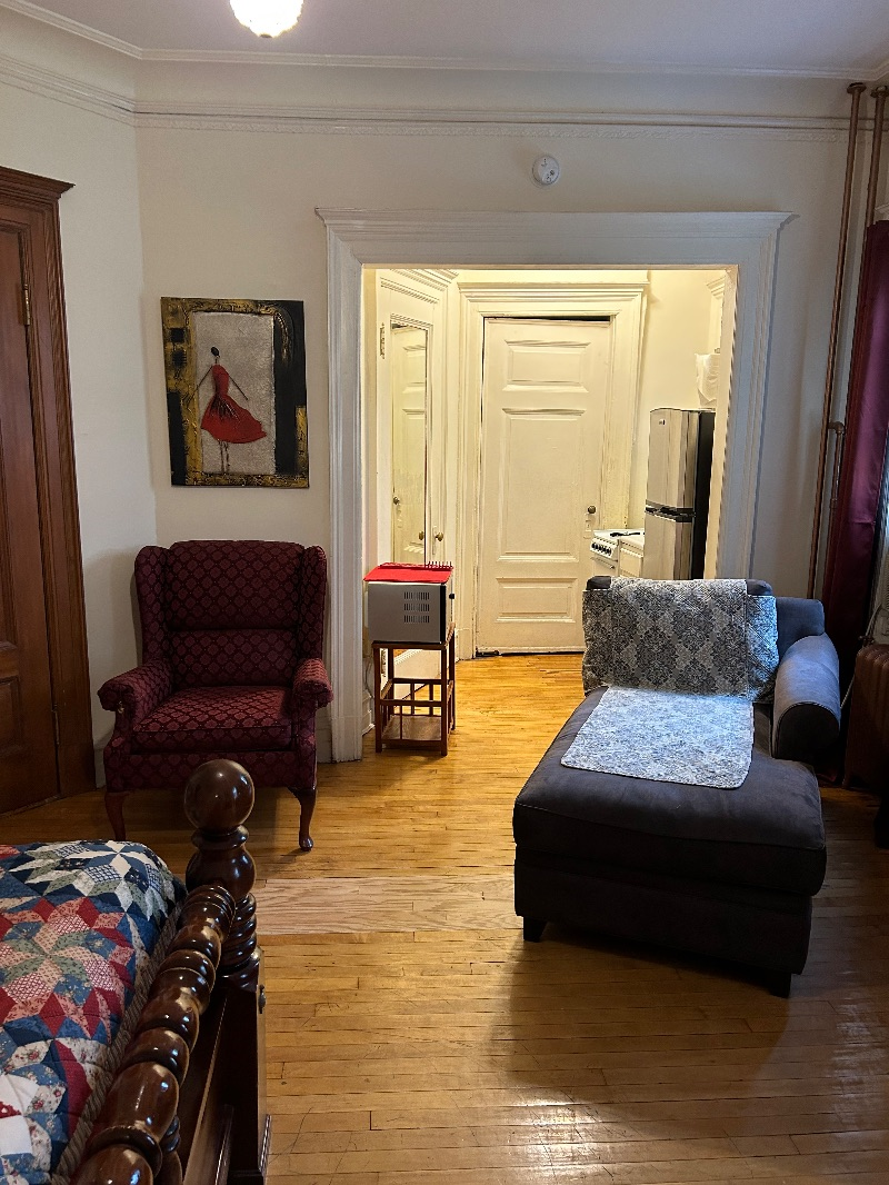 Charming Studio in the Heart of Brooklyn - Your Cozy Retreat at the Grand Old Mansion - Photo 2