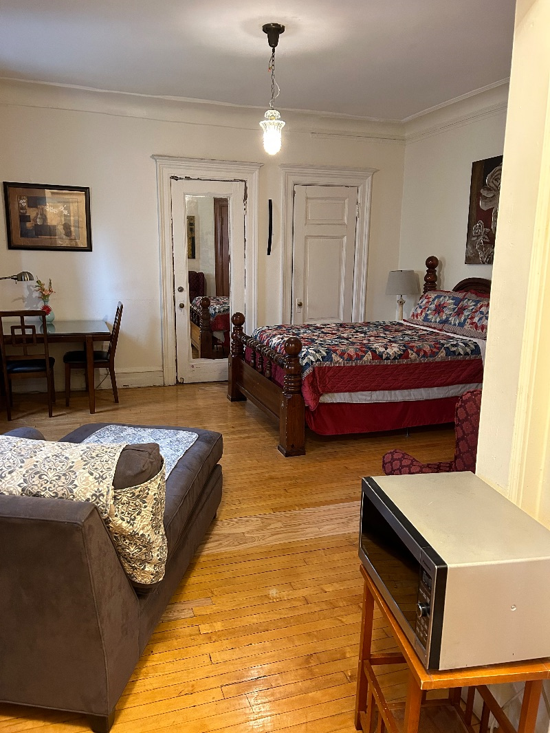 Charming Studio in the Heart of Brooklyn - Your Cozy Retreat at the Grand Old Mansion - Photo 7
