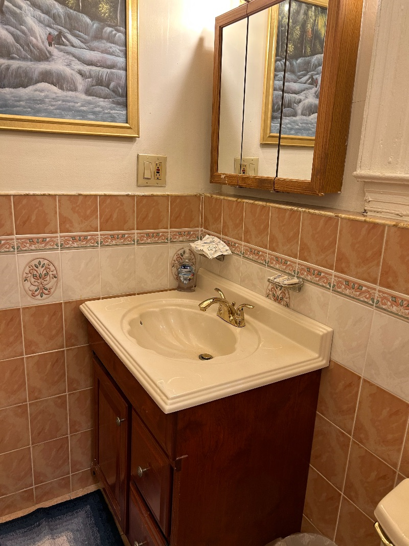 Charming Studio in the Heart of Brooklyn - Your Cozy Retreat at the Grand Old Mansion - Photo 8