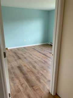 Large Master Bedroom w/ ensuite Bathroom - Photo 2