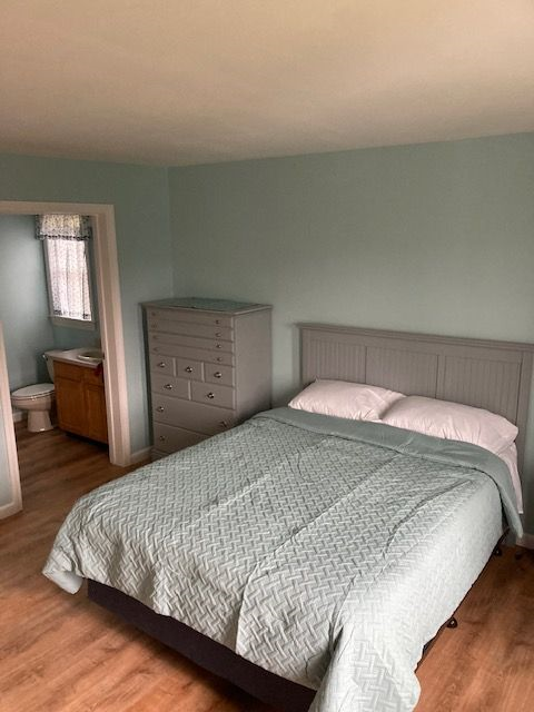 Large Master Bedroom w/ ensuite Bathroom - Photo 5