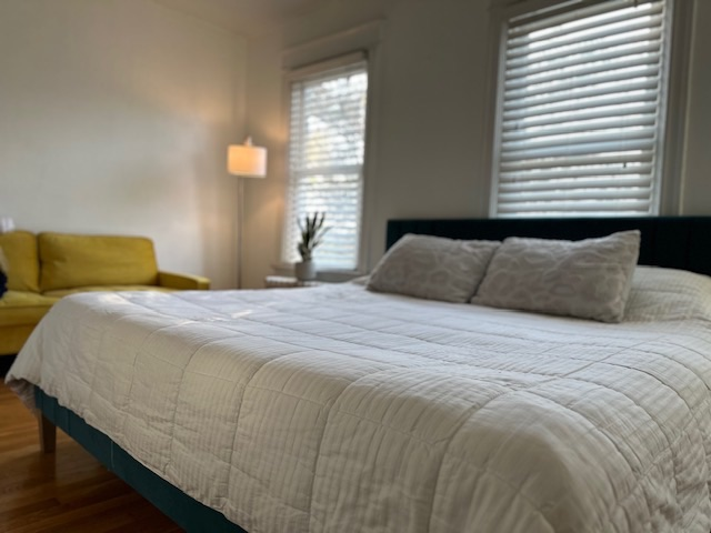 SPACIOUS Rowhome conveniently located on main thoroughfare - Photo 6