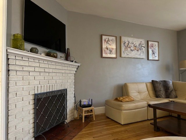 SPACIOUS Rowhome conveniently located on main thoroughfare - Photo 11