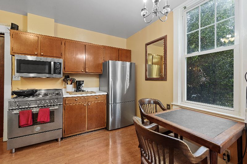 Spacious Rooms for Rent in Charming Washington DC Home - Ideal Location and Modern Amenities - Near  - Photo 11