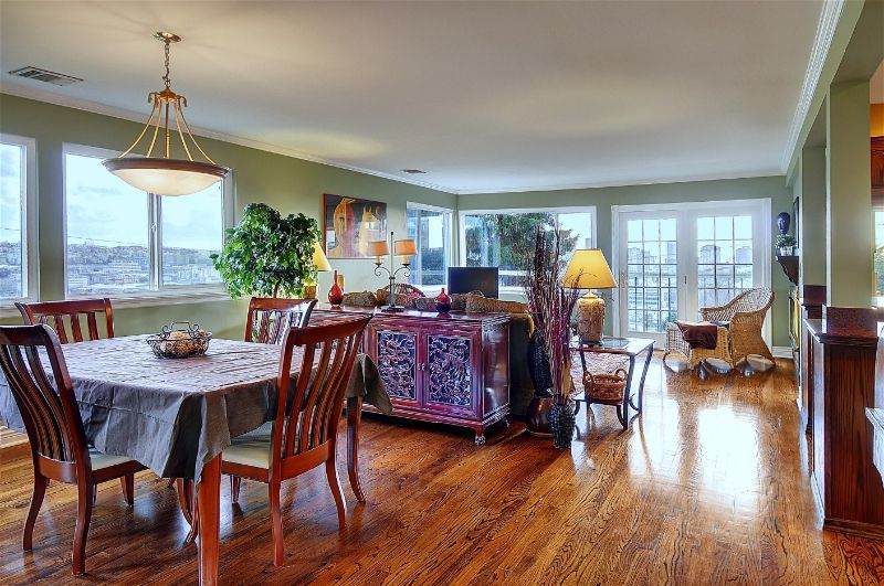 EXECUTIVE STYLE PENTHOUSE