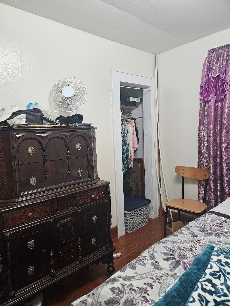 1 Bedroom with kitchen privileges, laundry privileges, shared bathroom, all utilities included inclu - Photo 4