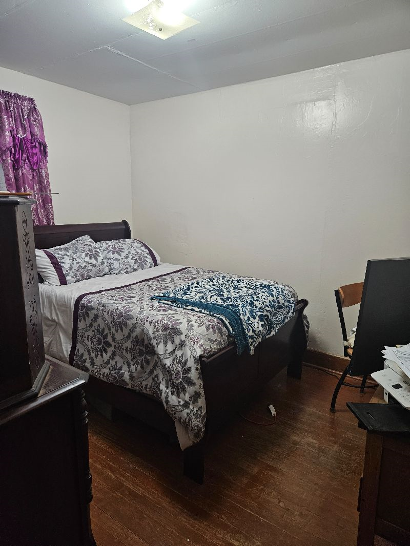 1 Bedroom with kitchen privileges, laundry privileges, shared bathroom, all utilities included inclu - Photo 2