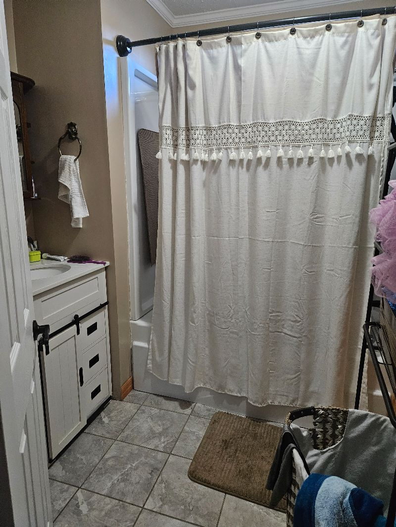 1 Bedroom with kitchen privileges, laundry privileges, shared bathroom, all utilities included inclu - Photo 5