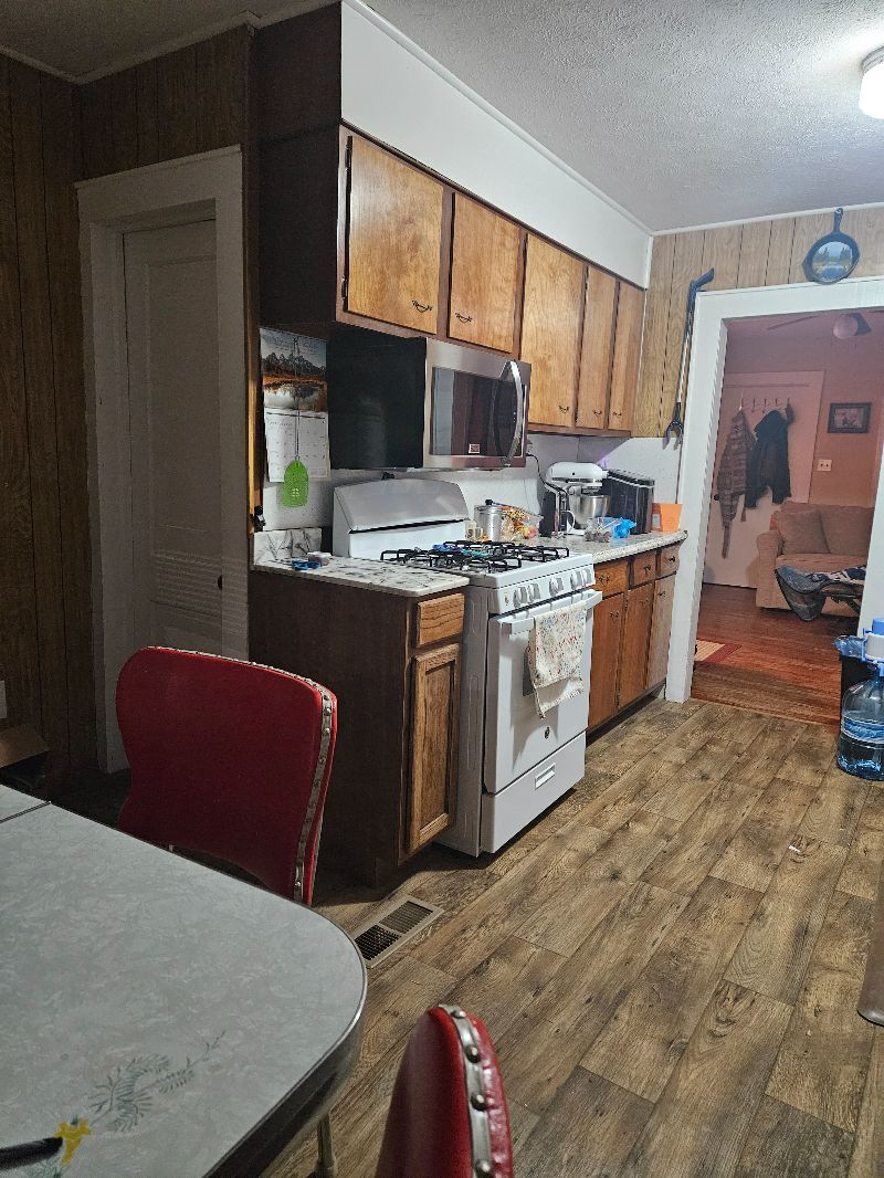 1 Bedroom with kitchen privileges, laundry privileges, shared bathroom, all utilities included inclu - Photo 7