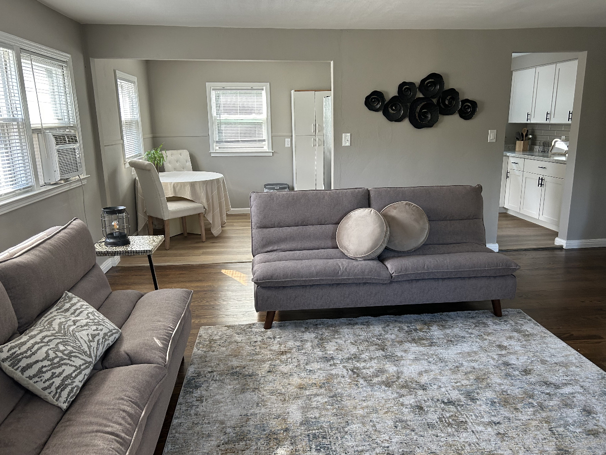 Home Away for Traveling Professionals - Photo 1