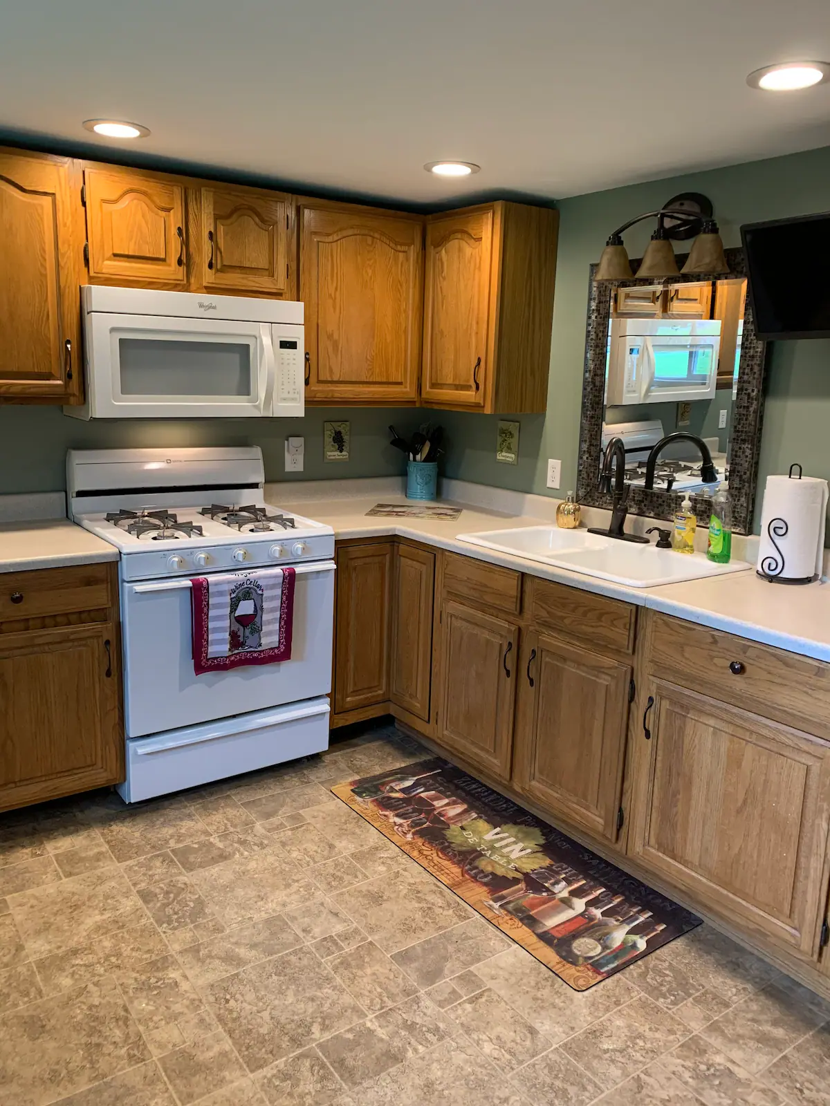 Discover the Charm and Comfort of Shortsville - Your Home away from Home Awaits - Photo 12