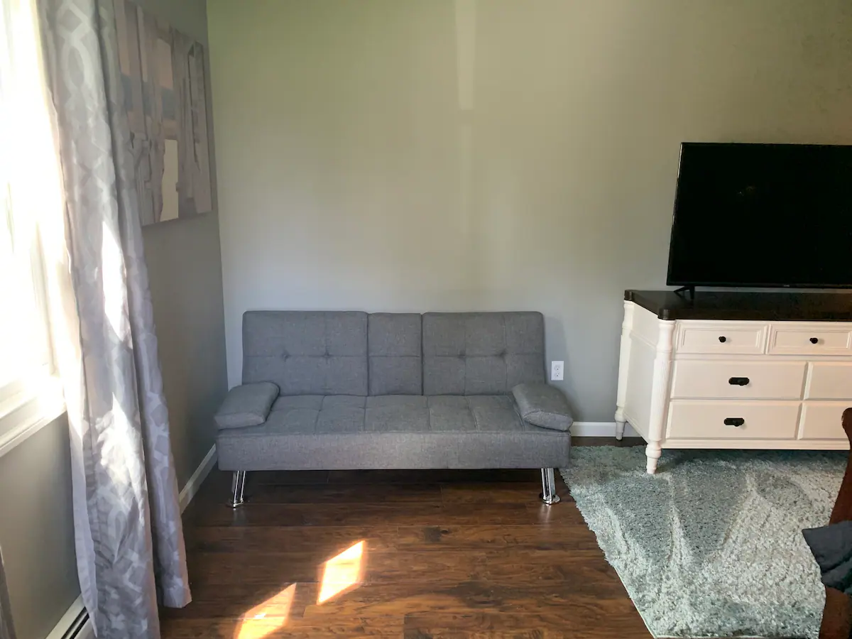 Discover the Charm and Comfort of Shortsville - Your Home away from Home Awaits - Photo 9