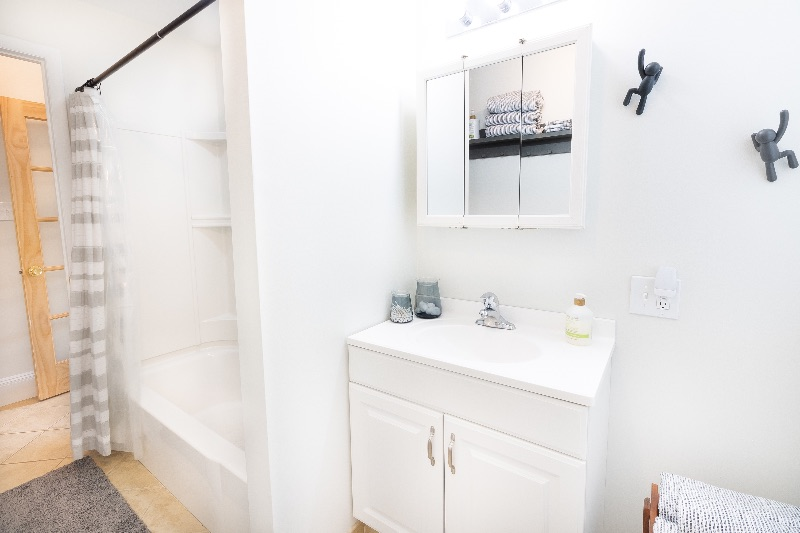 Modern 2BR Apartment by the Erie Canal - Photo 4