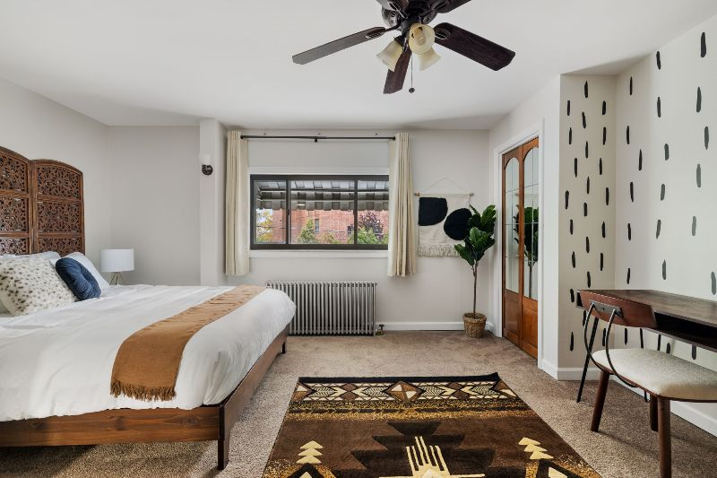 Open loft - 5-min to downtown - Contemporary - Photo 8