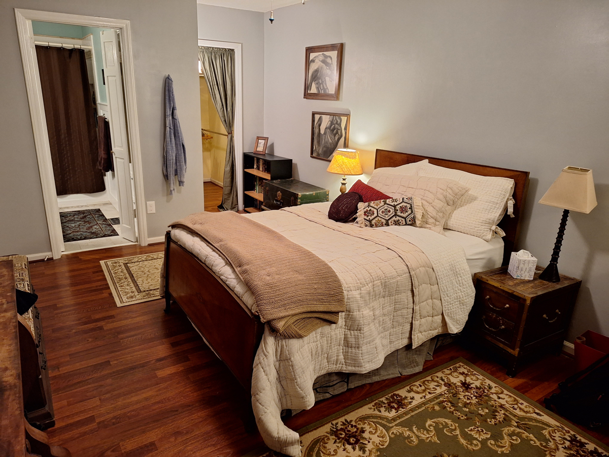 Master Suite in Cozy Cottage, Private Deck & Lake