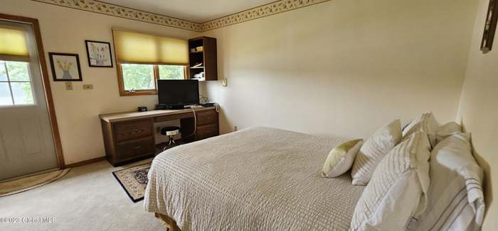 Stunning Room with River View and Private Bathroom in Stillwater NY - Photo 6