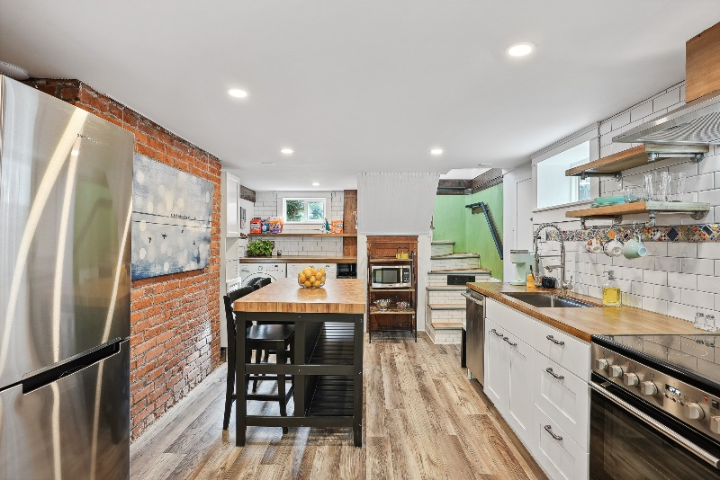 Charming Private Grant Park Bungalow Garden Apartment with Extreme Walkability and Amenities - Photo 4