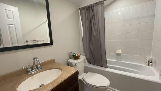 Fully furnished short term 1 bedroom updated all utilities and internet included - Photo 4