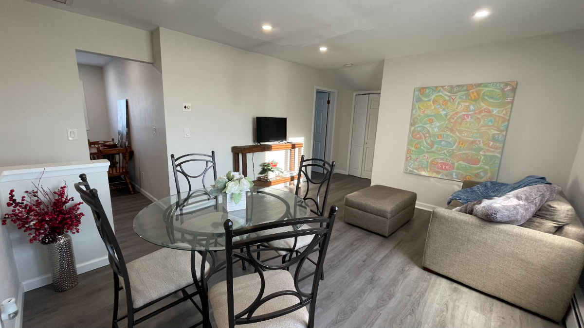 Fully furnished short term 1 bedroom updated all utilities and internet included - Photo 8