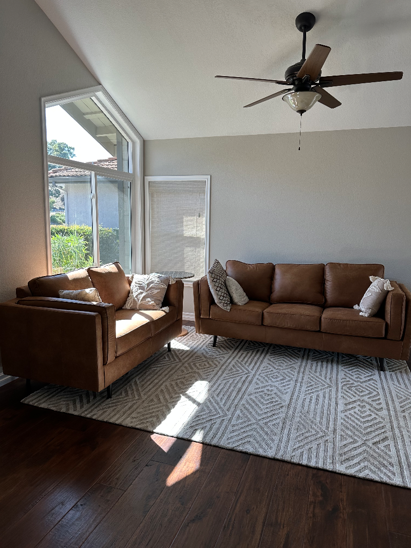 Quiet Luxury 4 bed 3 bath home with pool and view - Photo 5