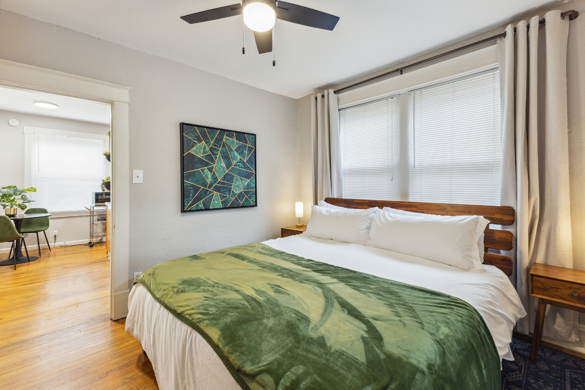 1W-Southwest Garden Suite a Quiet Parkside Retreat