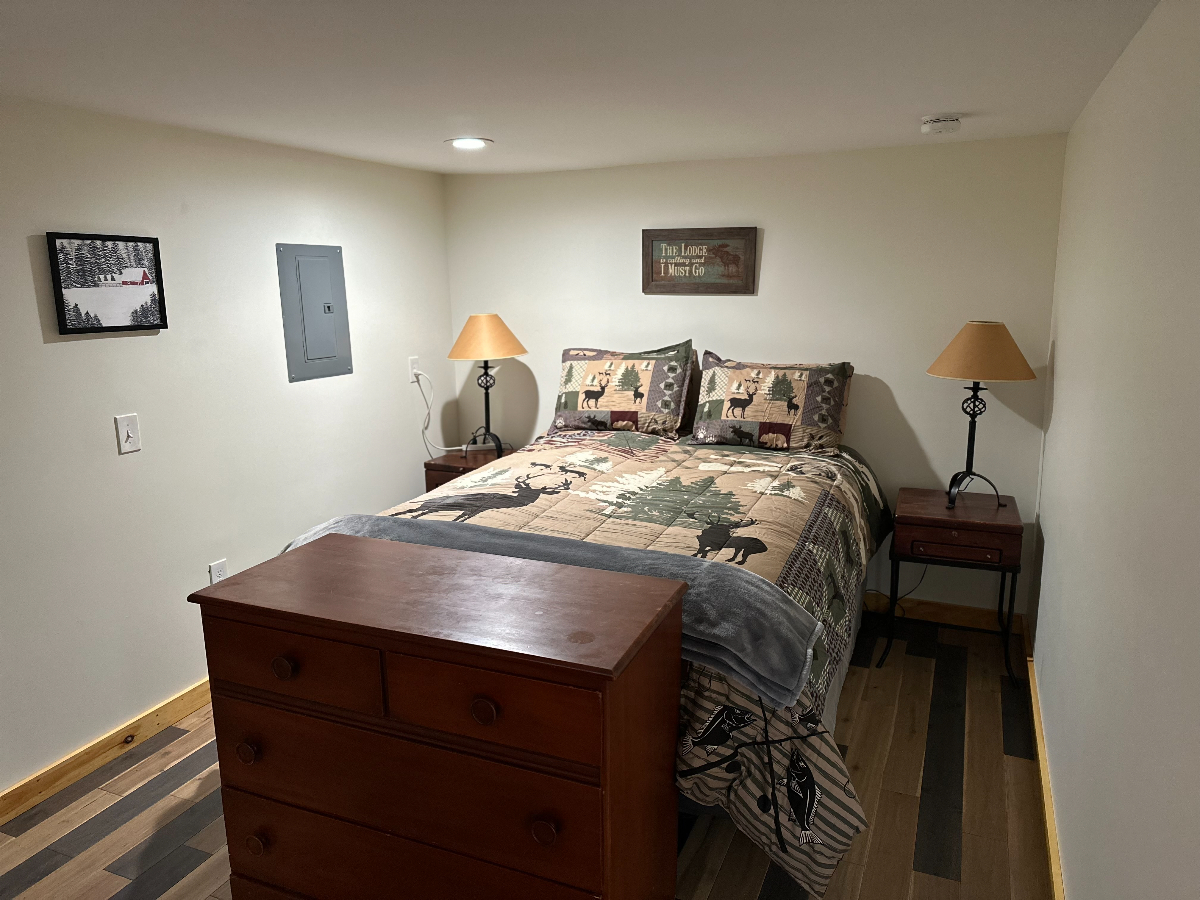 Charming Recently Renovated Apartment in Rutland Vermont - Outdoor Space and Pet Friendly - Photo 5