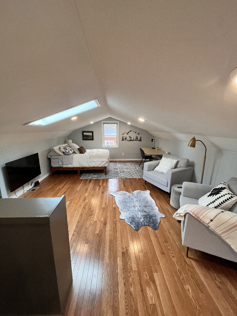 Beautiful Downtown Studio Apartment - Photo 1