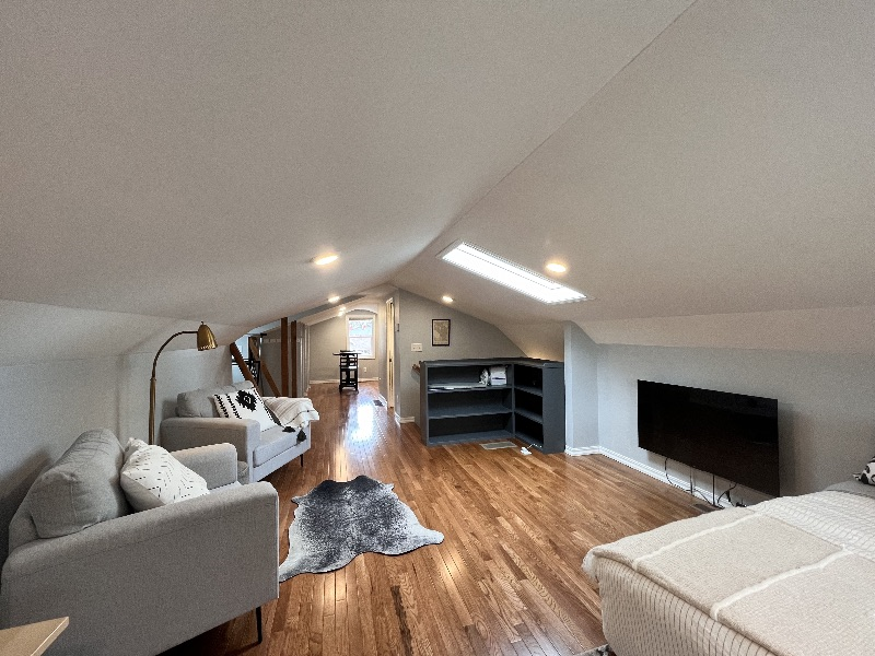 Beautiful Downtown Studio Apartment - Photo 2