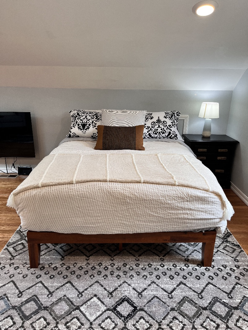 Beautiful Downtown Studio Apartment - Photo 3