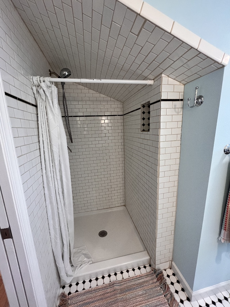 Beautiful Downtown Studio Apartment - Photo 9